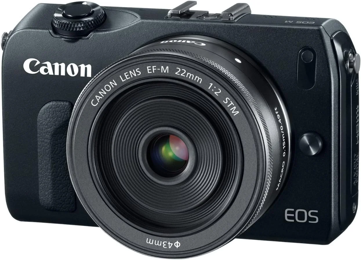 دوربین عکاسی دیجیتال بدون آینه کانن مدل EOS M با حسگر 18.0 مگاپیکسل، نمایشگر 3.0 اینچی LCD و لنز EF-M22 STM مشکی