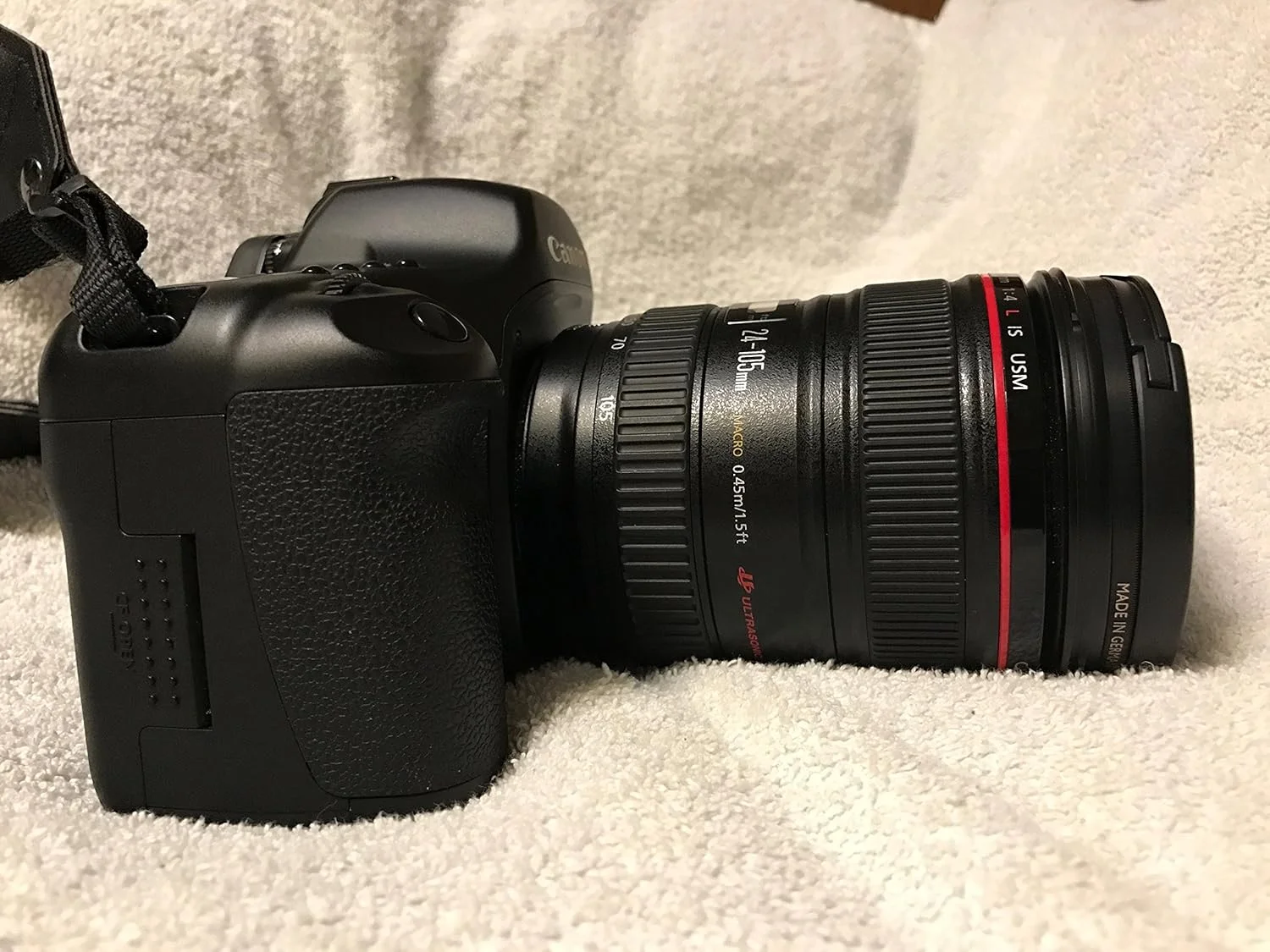 Canon EOS 5D 12.8 MP Digital SLR Camera with EF 24-105mm f/4 L IS USM Lens - تصویر 2 Canon EOS 5D 12.8 MP Digital SLR Camera with EF 24-105mm f/4 L IS USM Lens - تصویر 2