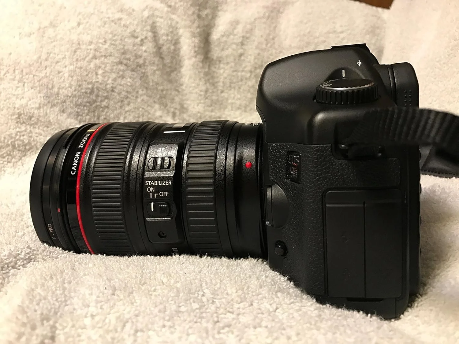 Canon EOS 5D 12.8 MP Digital SLR Camera with EF 24-105mm f/4 L IS USM Lens - تصویر 3 Canon EOS 5D 12.8 MP Digital SLR Camera with EF 24-105mm f/4 L IS USM Lens - تصویر 3