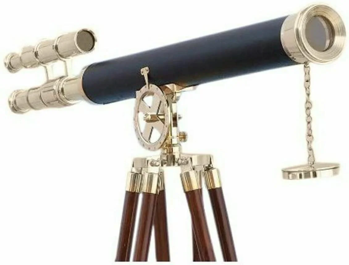 تلسکوپ ایستاده سه پایه چوبی برنجی قدیمی با سه پایه دو لول