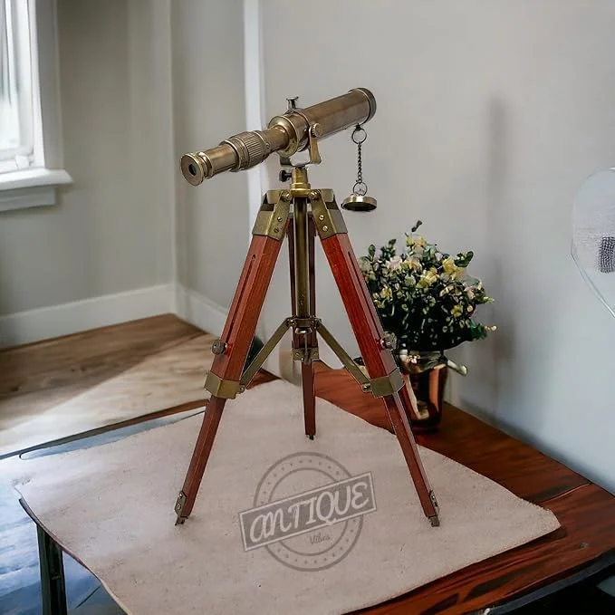 تلسکوپ برنجی روی پایه سه پایه چوبی، سبک قدیمی، کلکسیونی دوربین های جاسوسی، دکور رومیزی منزل، هدیه برای کلکسیونر