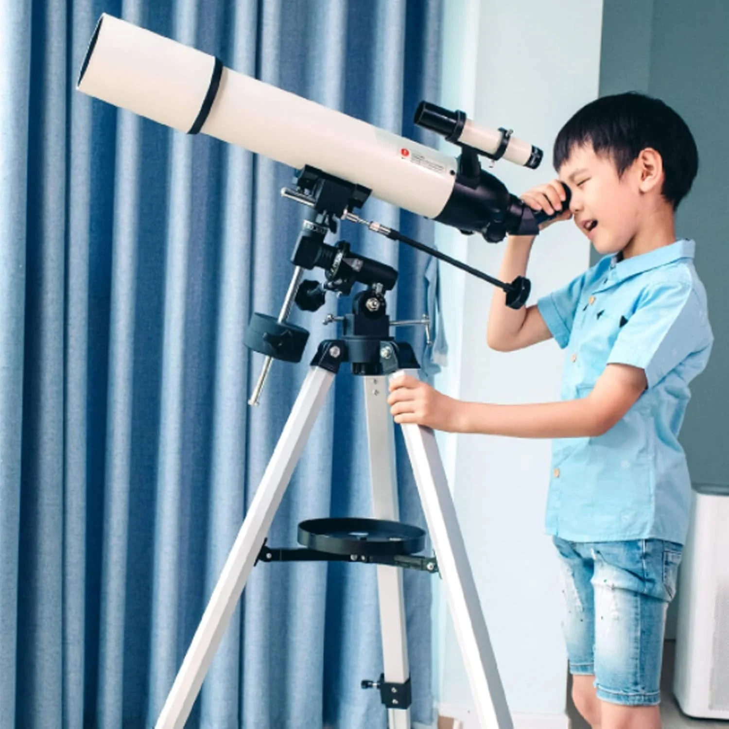 تلسکوپ با دهانه 90 میلیمتری و فاصله کانونی 600 میلیمتری، تلسکوپ شکستنی نجومی با کیفیت بالا به همراه سهپایه قابل تنظیم، تلسکوپ برای افراد مبتدی تلسکوپ با دهانه 90 میلیمتری و فاصله کانونی 600 میلیمتری، تلسکوپ شکستنی نجومی با کیفیت بالا به همراه سهپایه قابل تنظیم، تلسکوپ برای افراد مبتدی