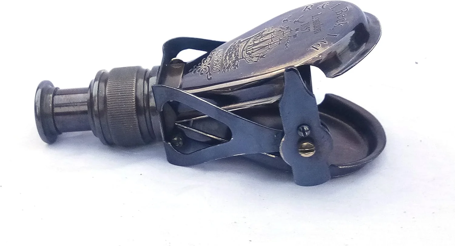 تک چشمی برنجی دریایی عتیقه ساخته شده برای نیروی دریایی سلطنتی لندن-1917 همراه با جعبه چرمی محافظ (ماکت) تک چشمی برنجی دریایی عتیقه ساخته شده برای نیروی دریایی سلطنتی لندن-1917 همراه با جعبه چرمی محافظ (ماکت)