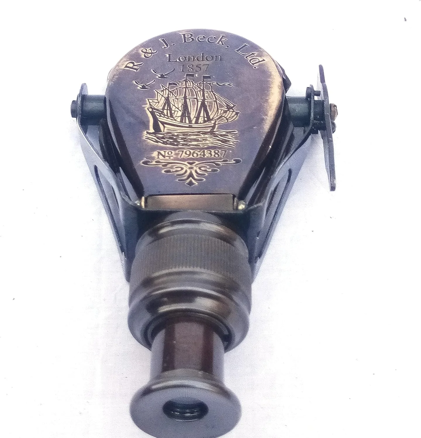 تک چشمی برنجی دریایی عتیقه ساخته شده برای نیروی دریایی سلطنتی لندن-1917 همراه با جعبه چرمی محافظ (ماکت) تک چشمی برنجی دریایی عتیقه ساخته شده برای نیروی دریایی سلطنتی لندن-1917 همراه با جعبه چرمی محافظ (ماکت)