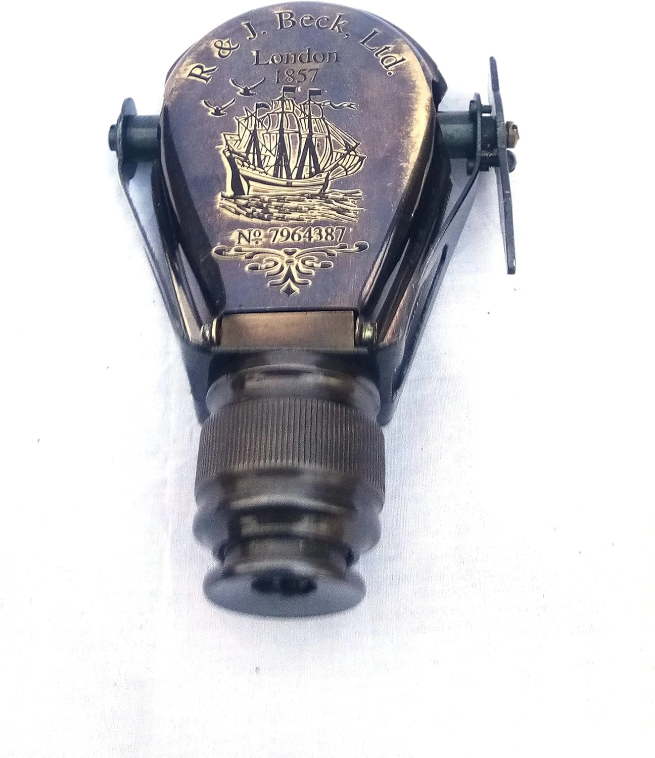 تک چشمی برنجی دریایی عتیقه ساخته شده برای نیروی دریایی سلطنتی لندن-1917 همراه با جعبه چرمی محافظ (ماکت) تک چشمی برنجی دریایی عتیقه ساخته شده برای نیروی دریایی سلطنتی لندن-1917 همراه با جعبه چرمی محافظ (ماکت)