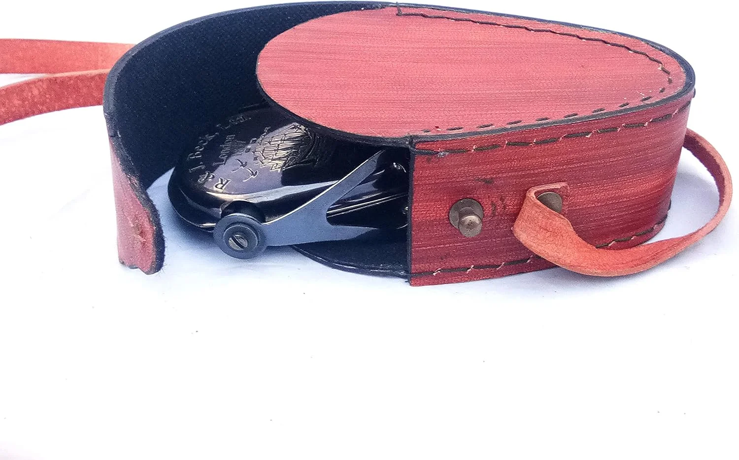 تک چشمی برنجی دریایی عتیقه ساخته شده برای نیروی دریایی سلطنتی لندن-1917 همراه با جعبه چرمی محافظ (ماکت) تک چشمی برنجی دریایی عتیقه ساخته شده برای نیروی دریایی سلطنتی لندن-1917 همراه با جعبه چرمی محافظ (ماکت)