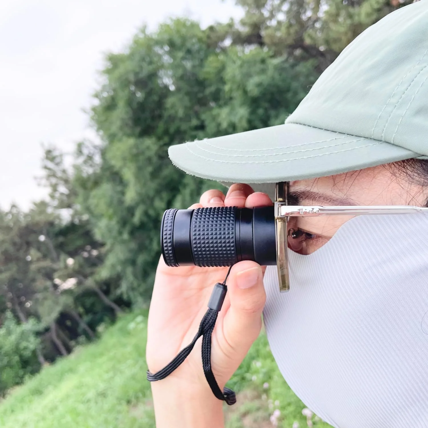 تک چشمی نمای نزدیک طراحی شده برای افراد کم بینا. تک چشمی های ذره بینی مینی سایز برای مشاهده از فاصله نزدیک (4x12mm - بدنه تمیز)