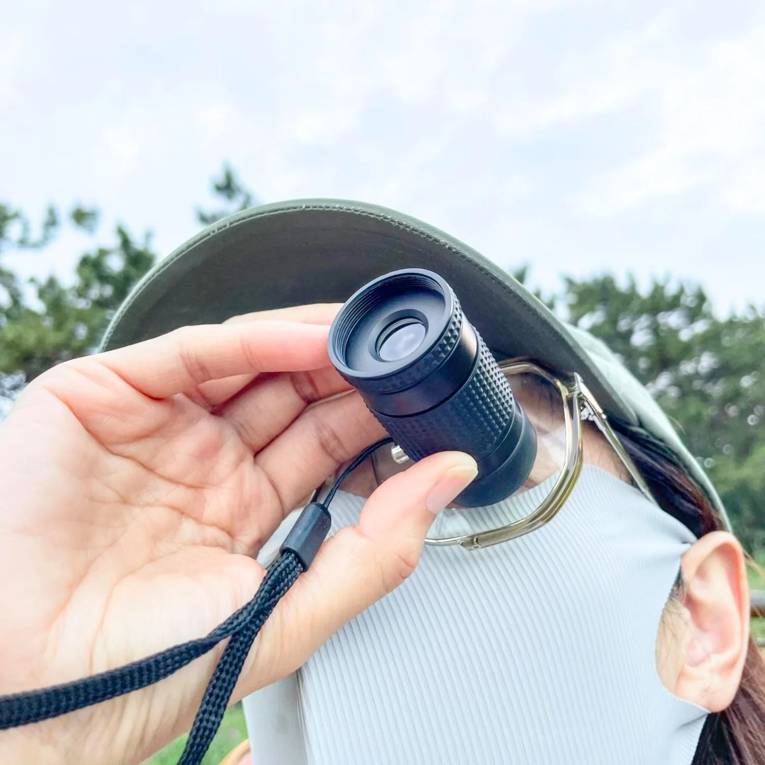 تک چشمی نمای نزدیک طراحی شده برای افراد کم بینا. تک چشمی های ذره بینی مینی سایز برای مشاهده از فاصله نزدیک (4x12mm - بدنه تمیز)