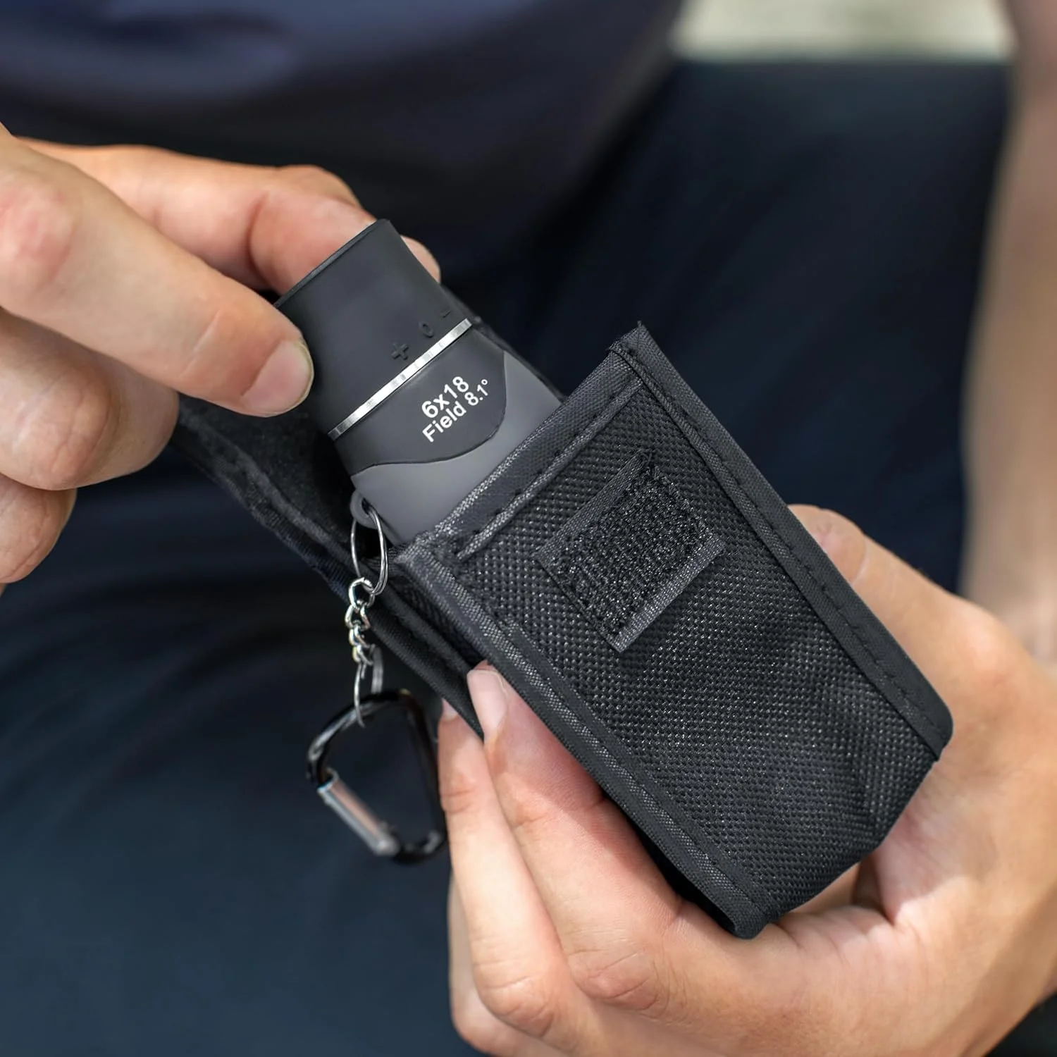 تک چشمی جیبی کارسون MiniMight با بزرگنمایی 6 برابر و قطر عدسی 18 میلی‌متر به همراه گیره کارابین (MM-618)