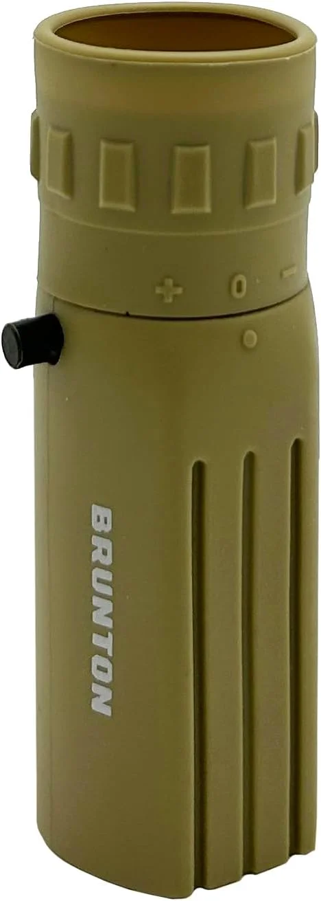 تک چشمی برونتون LITE TECH 8x22، رنگ Coyote Tan، شیشه منشور BaK-4، روکش لاستیکی چند لایه، طراحی جمع و جور با بند مچی