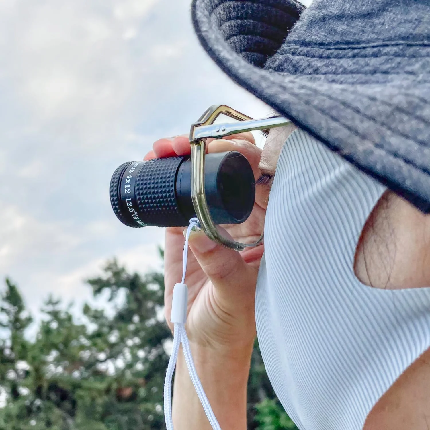 تک چشمی نمای نزدیک طراحی شده برای افراد کم بینا. تک چشمی های ذره بینی کوچک برای مشاهده از فاصله نزدیک (4x12mm)