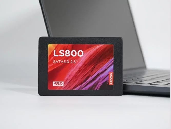 حافظه اس اس دی داخلی لنوو LS800 با ظرفیت 240 گیگابایت، سایز 2.5 اینچ و رابط SATA III، سرعت خواندن تا 520 مگابایت بر ثانیه و سرعت نوشتن تا 460 مگابایت بر ثانیه حافظه اس اس دی داخلی لنوو LS800 با ظرفیت 240 گیگابایت، سایز 2.5 اینچ و رابط SATA III، سرعت خواندن تا 520 مگابایت بر ثانیه و سرعت نوشتن تا 460 مگابایت بر ثانیه