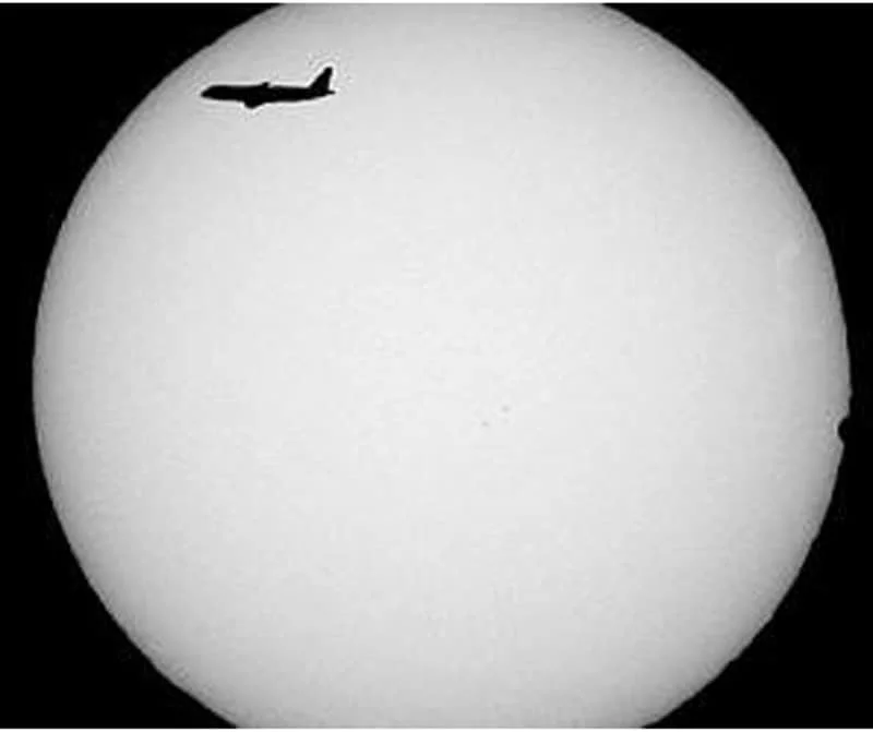 فیلتر خورشیدی دوربین عکاسی برای مشاهده لکه های خورشیدی (۵۲ میلی متر)