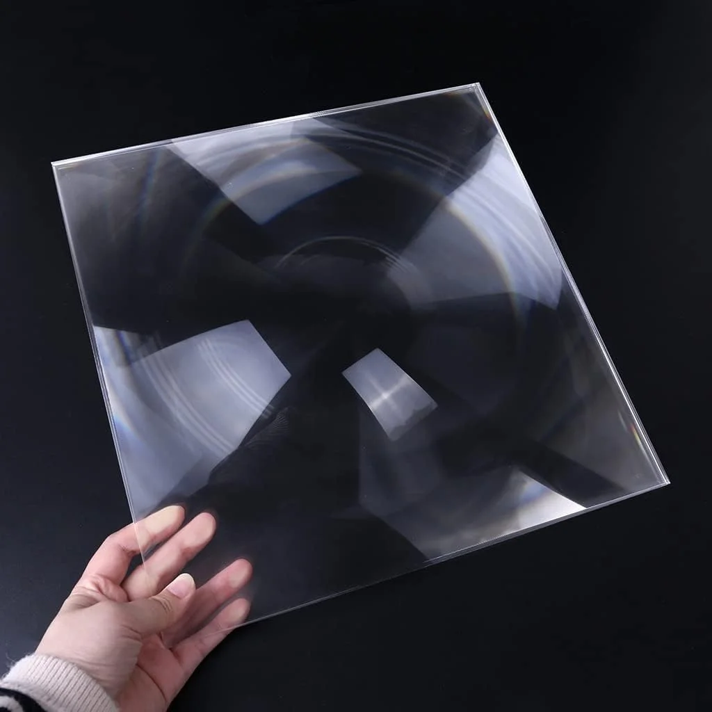 لنز فرنل مربعی خورشیدی بزرگ 300 در 300 میلی‌متر، فاصله کانونی 600 میلی‌متر، ضخامت 2 میلی‌متر، بسته 1 عددی