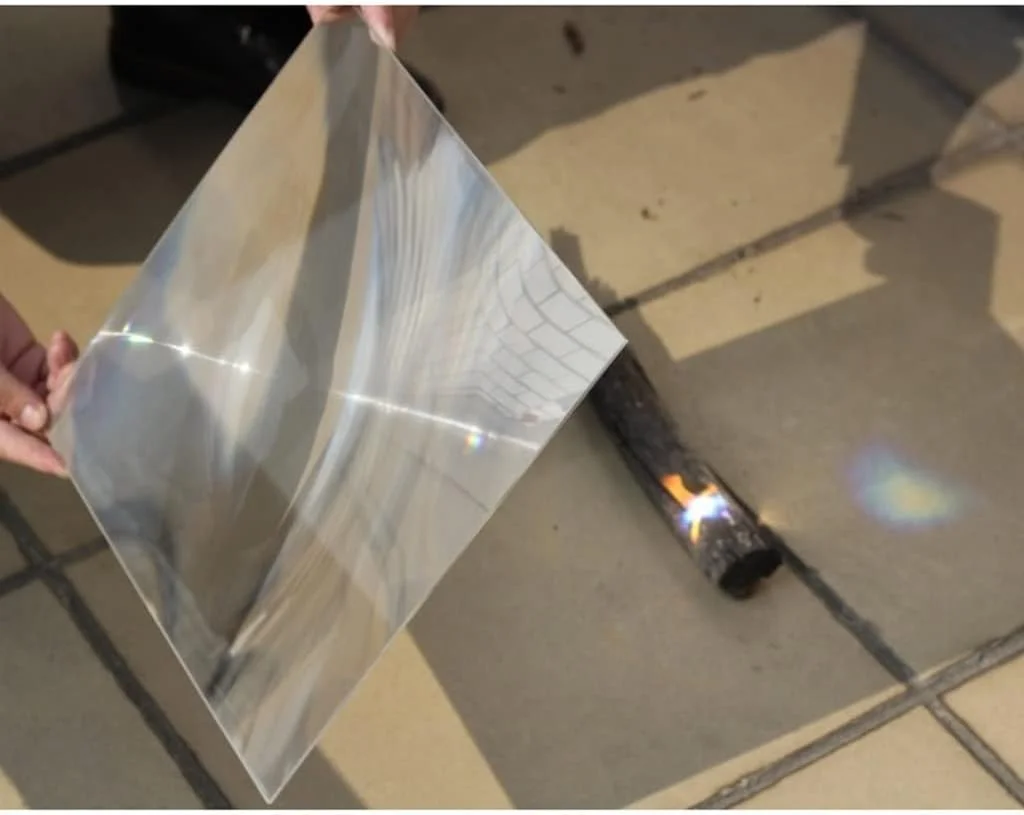 لنز فرنل مربعی خورشیدی بزرگ 300 در 300 میلی‌متر، فاصله کانونی 600 میلی‌متر، ضخامت 2 میلی‌متر، بسته 1 عددی