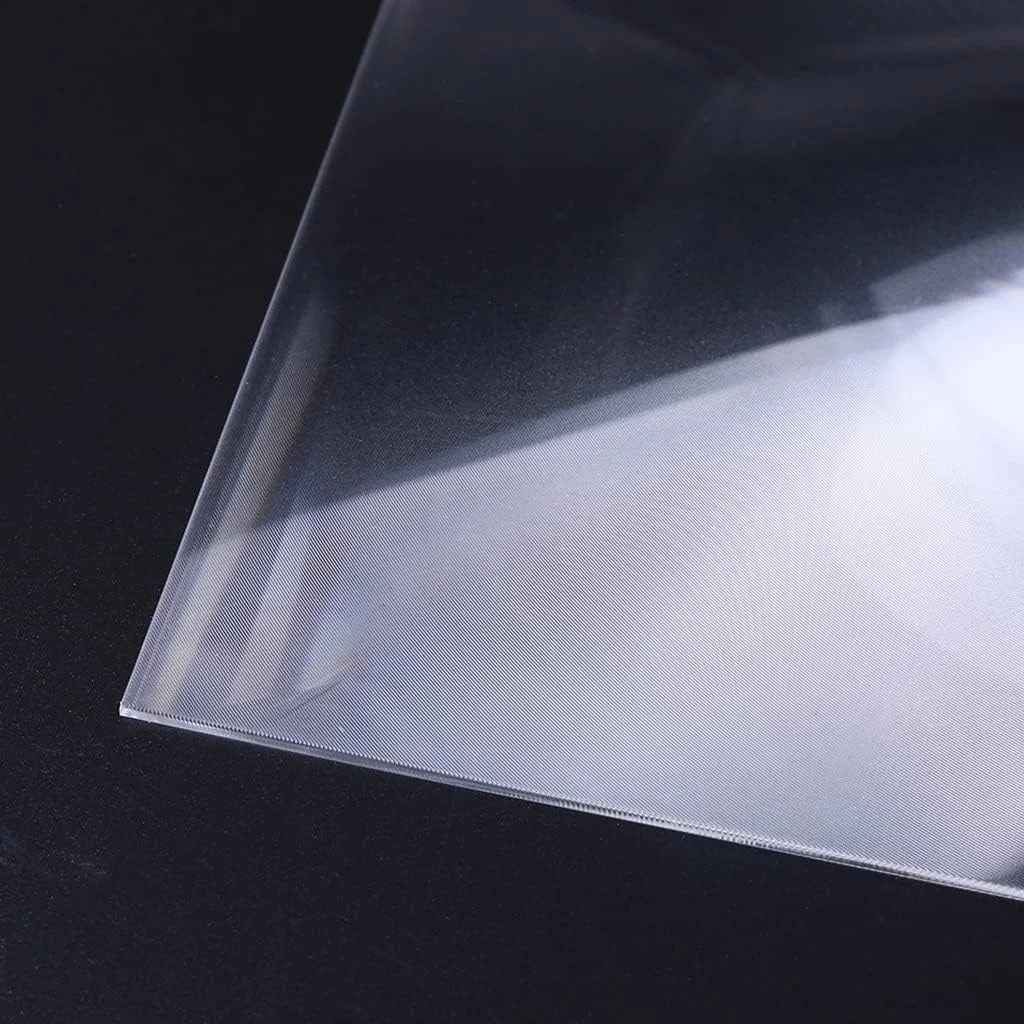 لنز فرنل مربعی خورشیدی بزرگ 300 در 300 میلی‌متر، فاصله کانونی 600 میلی‌متر، ضخامت 2 میلی‌متر، بسته 1 عددی