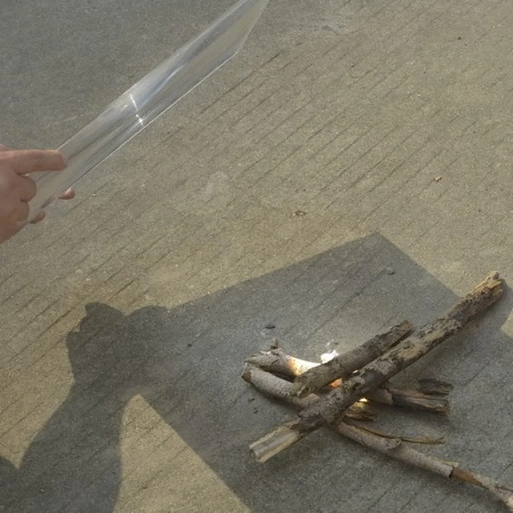 لنز فرنل مربعی خورشیدی بزرگ 300 در 300 میلی‌متر، فاصله کانونی 600 میلی‌متر، ضخامت 2 میلی‌متر، بسته 1 عددی