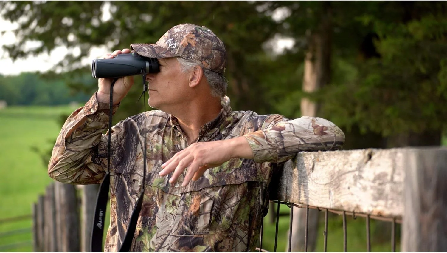 دوربین دوچشمی 10x42 آلپن تیتون ضد آب با پوشش چند لایه کامل، منشور ABBE و سیستم اپتیکال High-Definition Low Dispersion برای عملکرد عالی در شرایط کم نور