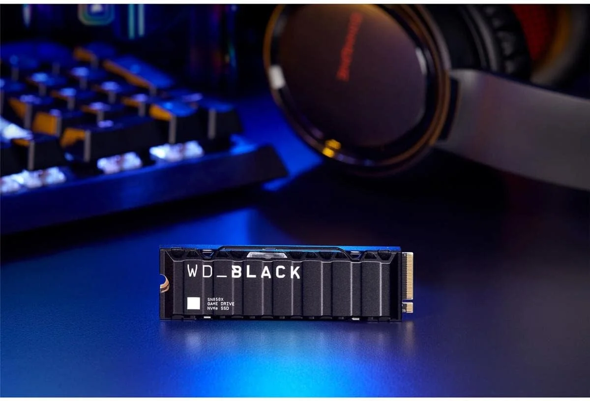 حافظه اس اس دی 2 ترابایتی وسترن دیجیتال WD_BLACK SN850X NVMe Internal Gaming SSD با هیت سینک - سازگار با پلی استیشن 5، Gen4 PCIe، M.2 2280، سرعت تا 7300 مگابایت بر ثانیه - WDBB9H0020BNC-WRSN