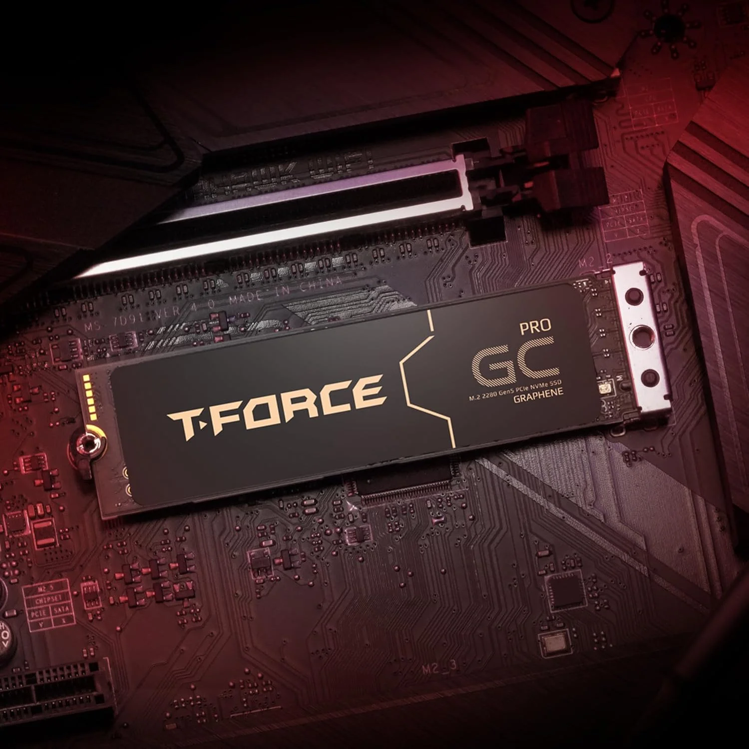 حافظه اس اس دی داخلی گیمینگ TEAMGROUP T-FORCE GC PRO 4TB با هیت سینک گرافن، DRAM SLC Cache، 3D TLC NAND NVMe InnoGrit PCIe Gen5x4 M.2 2280 سرعت خواندن/نوشتن 12500/11000 مگابایت بر ثانیه مدل TM8FFL004T0C129