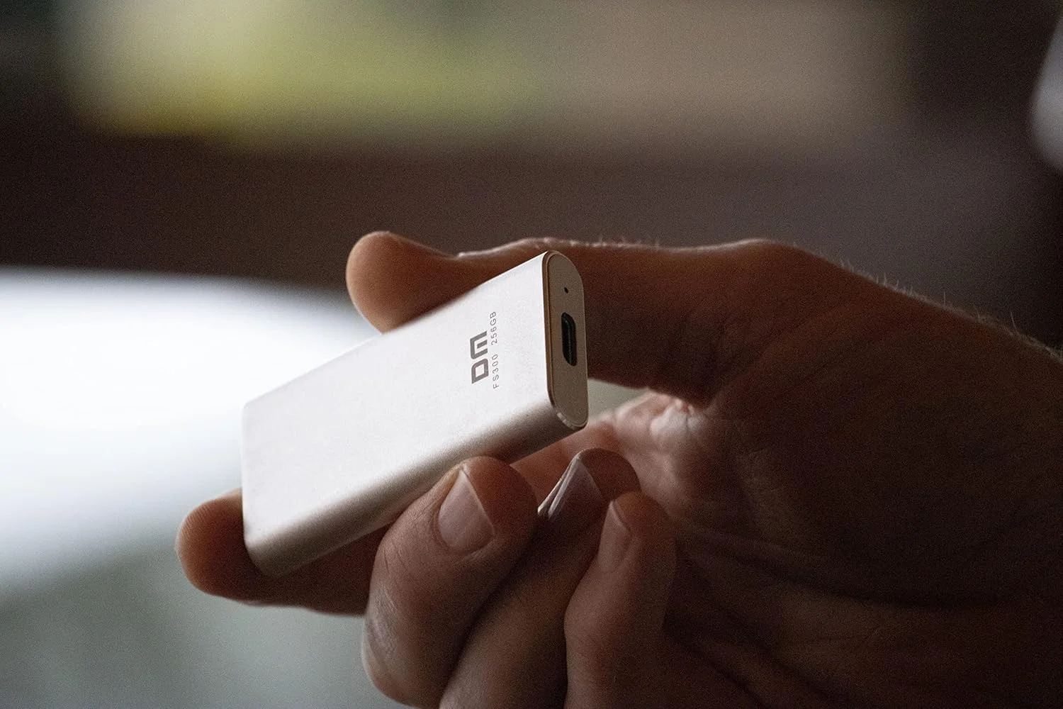 حافظه اس اس دی اکسترنال – اس اس دی قابل حمل USB-C با کابل استاندارد USB-A و C – اس اس دی اکسترنال آلیاژ با مقاومت بالا – انتقال سریع داده 300 مگابایت بر ثانیه – درایو حالت جامد جیبی 1 ترابایت