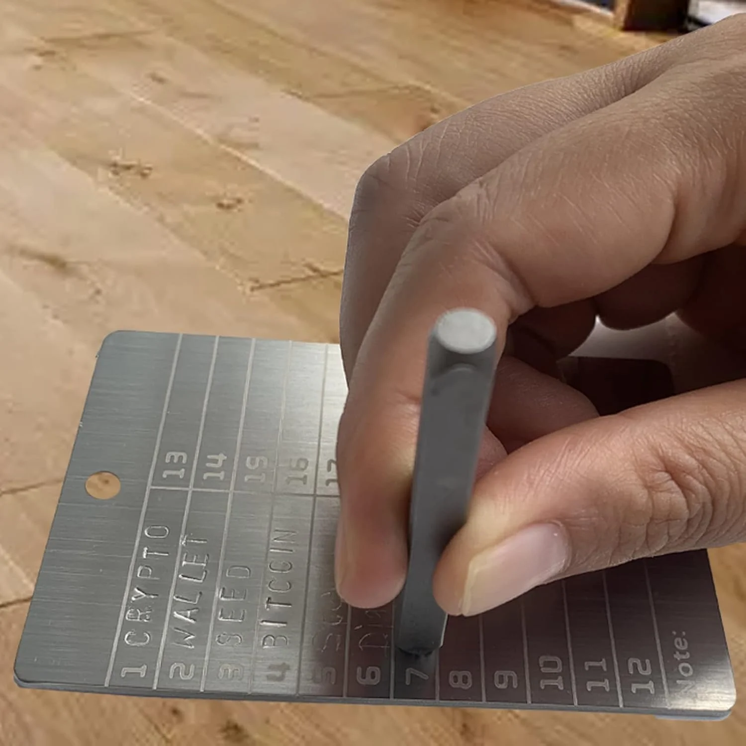 کیف پول استیل ضد زنگ 11 در 1 برای ارز دیجیتال بیت کوین با مُهرهای فلزی، کیف ضد آب و ضد حریق، قلم حکاکی برای پشتیبان گیری از عبارت بازیابی ارزهای دیجیتال سازگار با سخت افزار BIP39