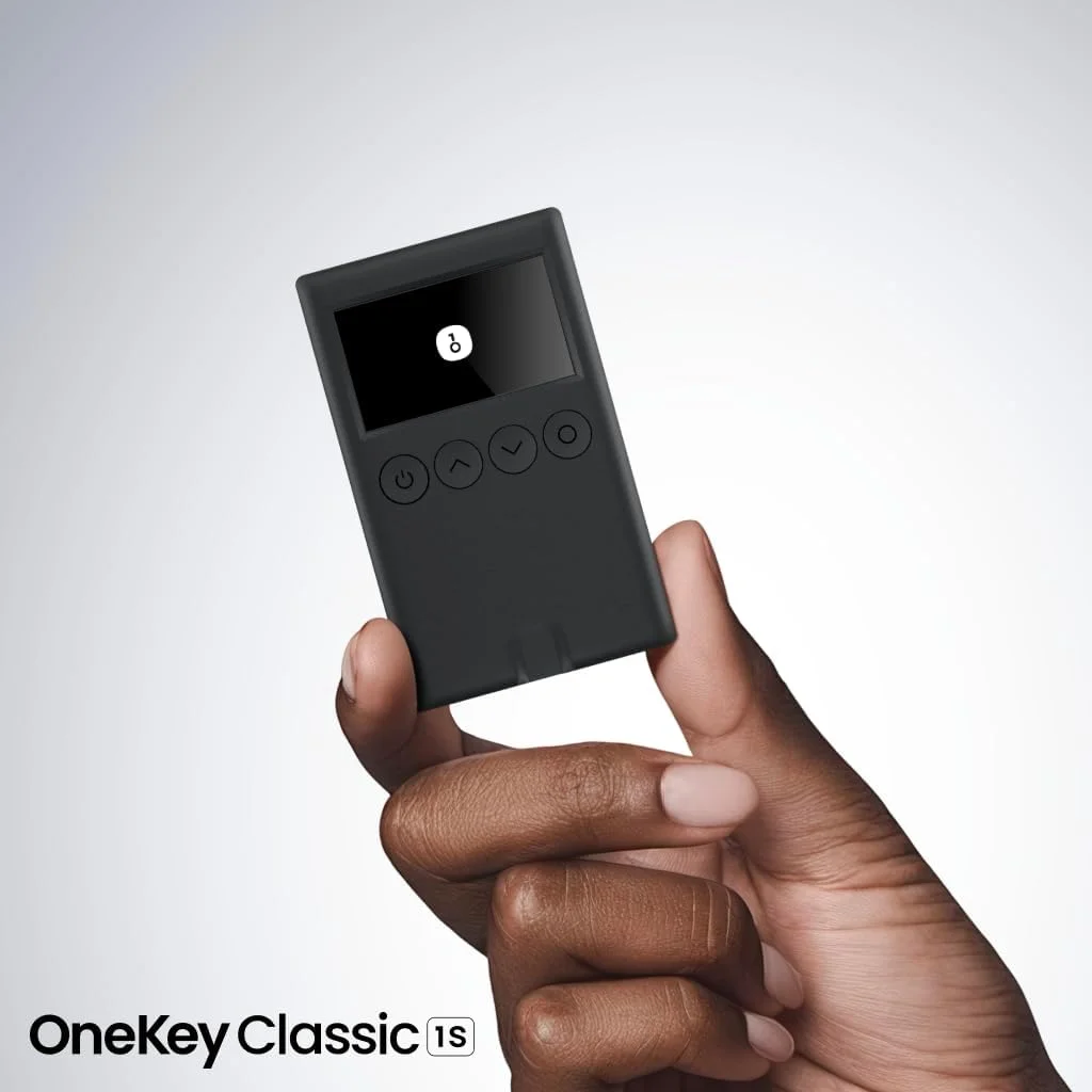 کیف پول سخت افزاری رمزنگاری سرد OneKey Classic 1S - پشتیبانی از بلوتوث و NFT - EAL 6+ بالاترین امنیت ذخیره سازی سرد، به راحتی بیت کوین، ETH، SOL، Doge، BNB، TRON، BCH، Kaspa خود را مدیریت کنید