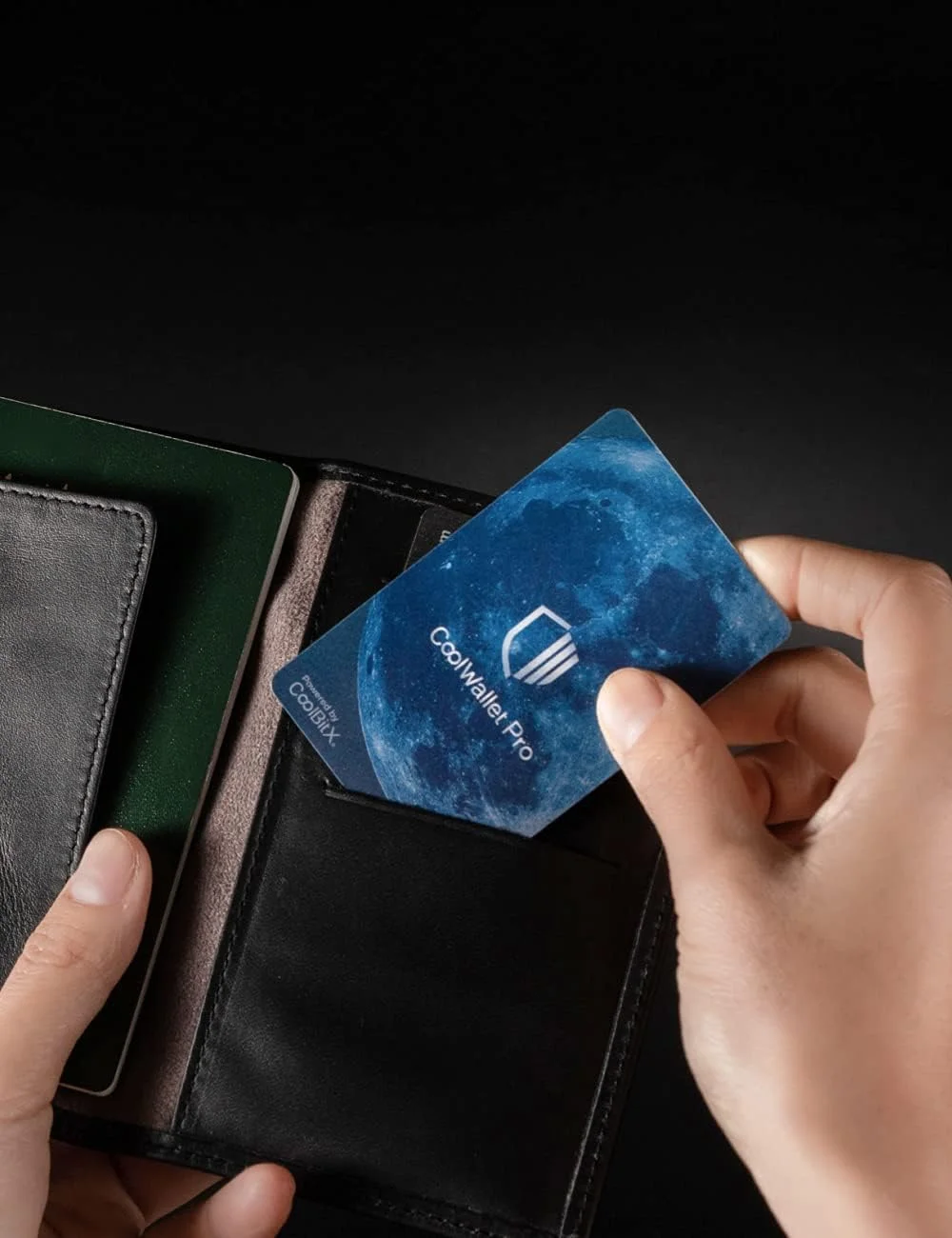 کیف پول سخت افزاری حرفه ای - اندازه کارت اعتباری، امنیت EAL6+، اتصال بلوتوث