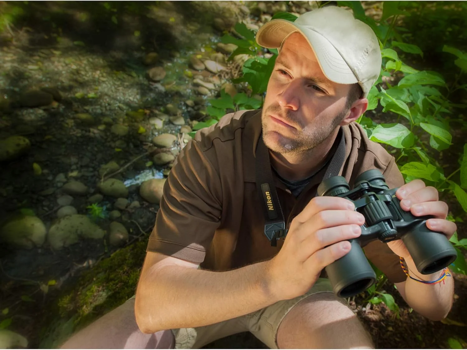 دوربین دوچشمی نیکون ACULON A211 10x42 | پوشش چند لایه، دوربین دوچشمی منشور Porro با چشمی های چرخشی و کشویی، قابل نصب بر روی سه پایه | مدل رسمی نیکون ایالات متحده آمریکا