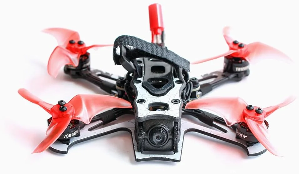 کیت آماده پرواز پهپاد مسابقه ای کوچک EMAX Tinyhawk 3 Plus Freestyle با فریم فیبر کربن مقاوم، عینک و رادیو کنترل E8 مناسب کودکان، بزرگسالان و مبتدیان کیت آماده پرواز پهپاد مسابقه ای کوچک EMAX Tinyhawk 3 Plus Freestyle با فریم فیبر کربن مقاوم، عینک و رادیو کنترل E8 مناسب کودکان، بزرگسالان و مبتدیان