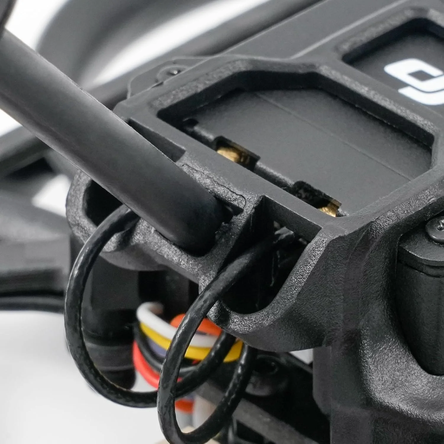 کوادکوپتر بدون برس BETAFPV Pavo20 با براکت دیجیتال HD، جنس PA12، فلایت کنترل F4 2-3S 20A، موتور 1103 8500KV، نوار LED COB، سازگار با DJI O3 برای مسابقات FPV در فضای داخلی و خارجی