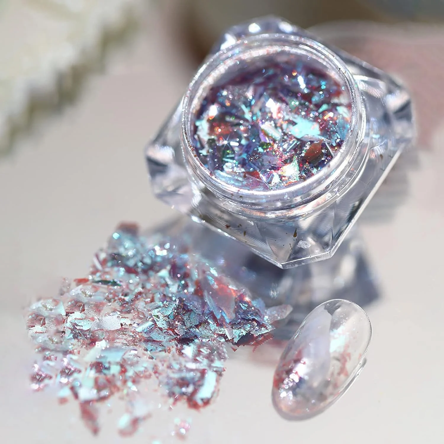 یک جعبه تزئین ناخن با جلوه درخشان و اشکال مختلف، پولک های اکلیلی برای طراحی ناخن و مهمانی، مدل 2