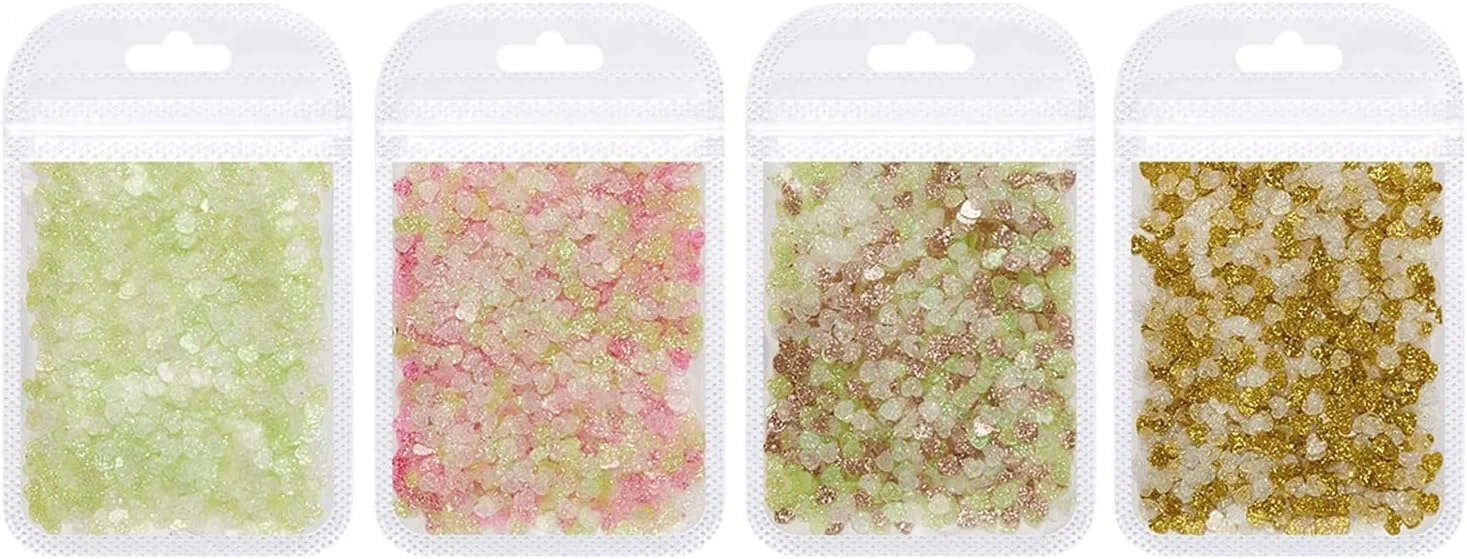 یک بسته پولک ناخن، تزئینی با جلوه بصری براق، پولک های درخشان و بازتابنده نور، پولک های ظریف