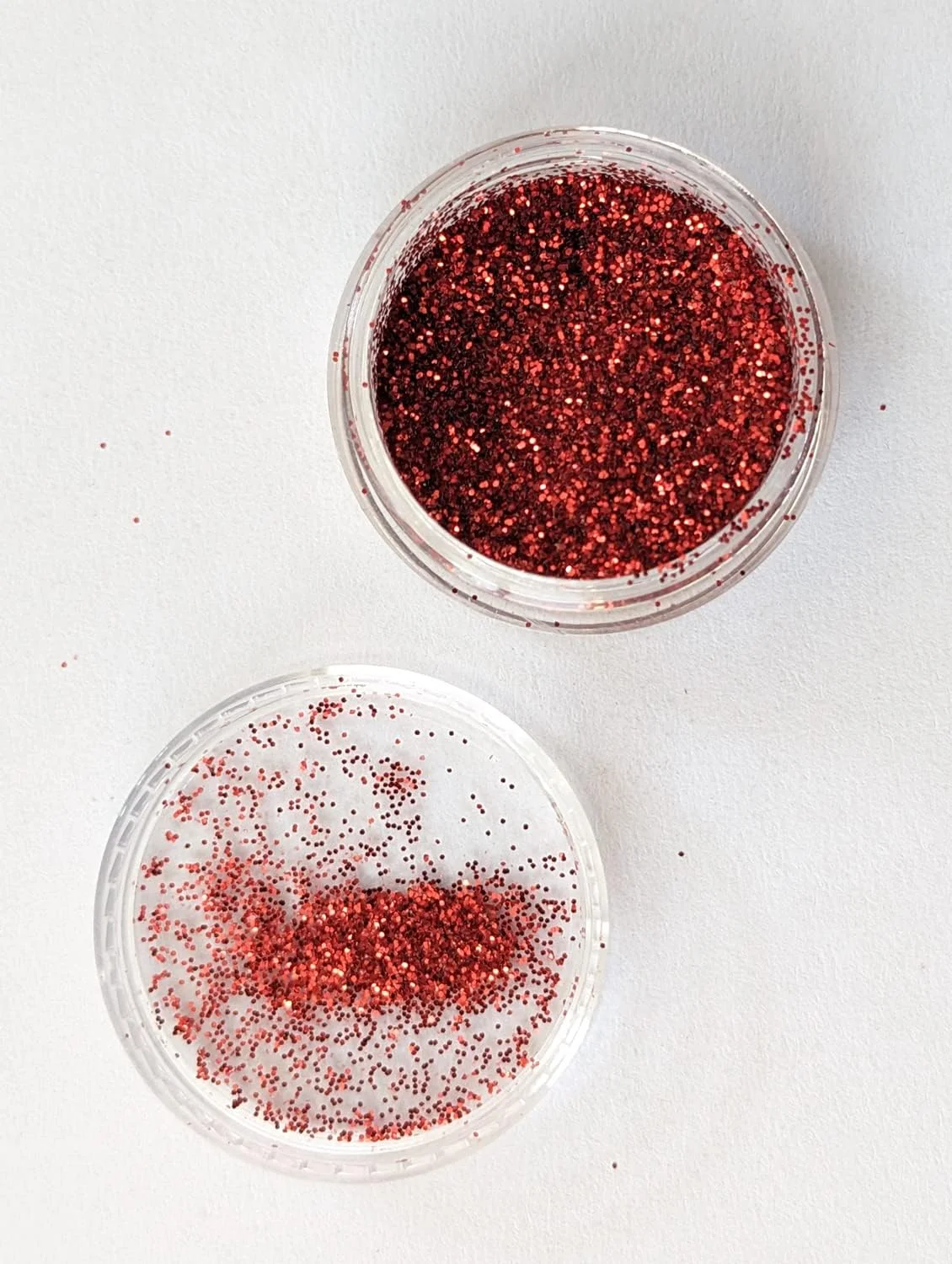 ست طراحی ناخن شامل 12 عدد نگین بدلی به وزن 2 گرم قرمز