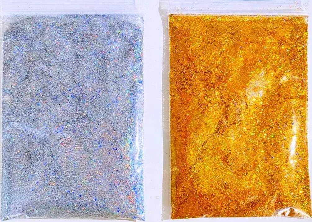 اکلیل هنری طراحی ناخن با کیفیت عالی (بسته 50 گرمی نقره ای هولوگرافیک و بسته 50 گرمی طلایی هولوگرافیک)