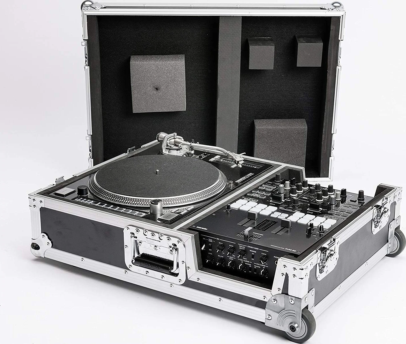 کیف حمل Magma Scratch، ابعاد داخلی 35.5 x 46.5 x 8.5 سانتی متر برای محفظه ترن تیبل، 26.5 x 46.5 x 8.8 سانتی متر برای محفظه میکسر، مشکی/نقره ای | 40985 - Scratch Suitcase