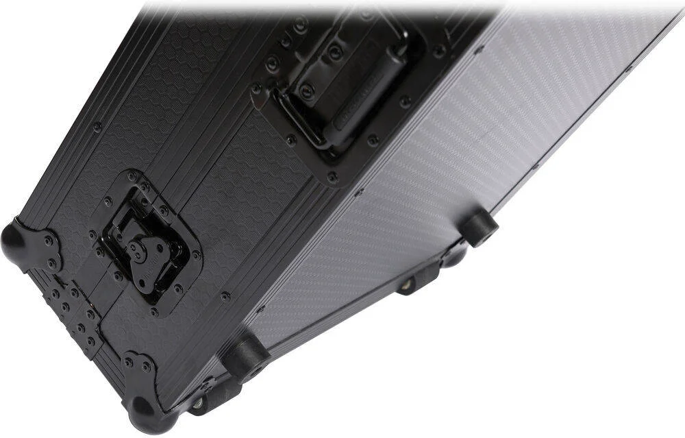 کیف حمل و نقل و استودیوی کار Magma Bags برای کنترلر DJ، دارای چرخ، مناسب برای کنترلر DDJ-REV7 و یک لپ تاپ، چرخ ها برای حمل آسان، گوشه های توپی قابل انباشت، شامل 2 بند نگهدارنده، مشکی | 41021