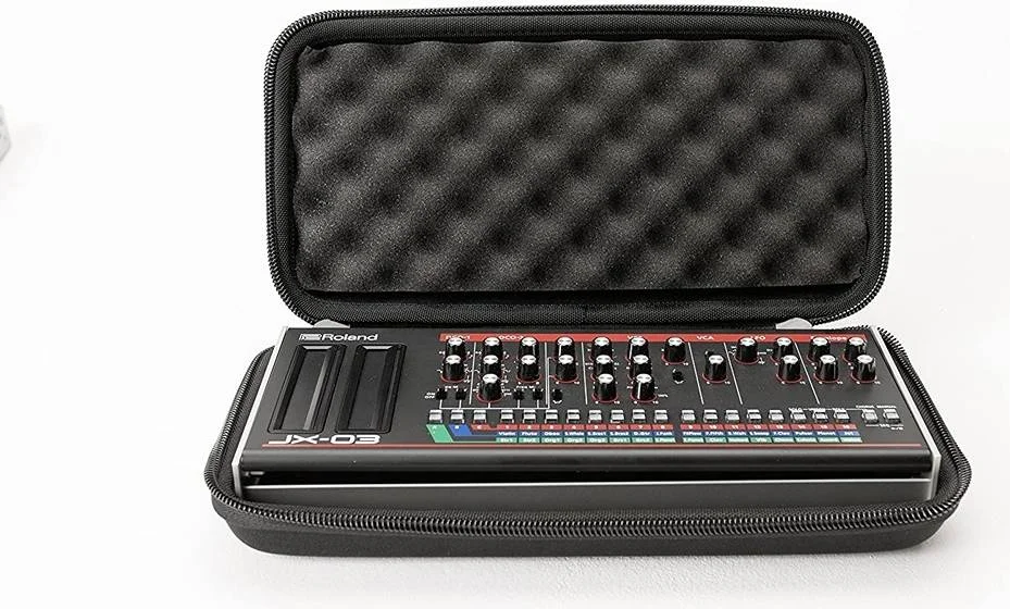 کیف حمل Magma Ctrl Case Boutique Dock، مناسب برای ماژول‌های Roland Boutique، فوم EVA Durashock سخت، فوم داخلی محافظ نمایشگرها و دکمه‌ها، پوسته بیرونی پلی‌استر ضد آب، مشکی | 48002