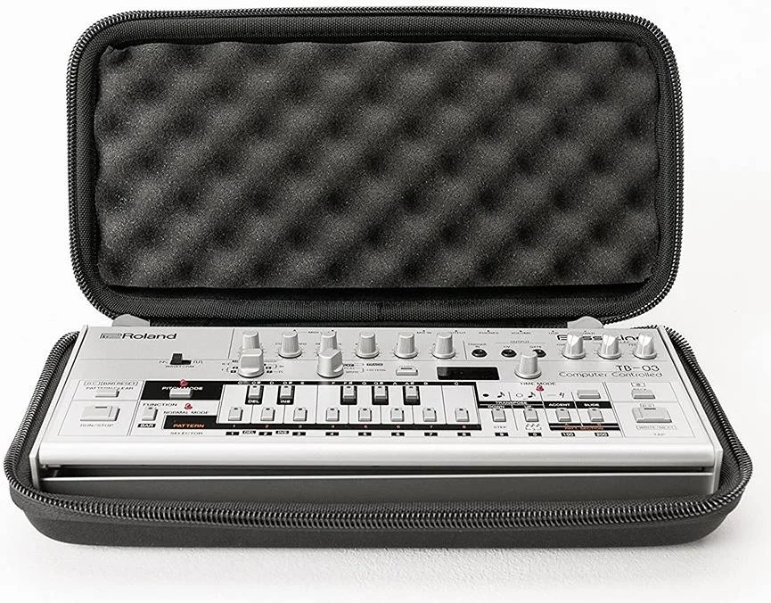 کیف حمل Magma Ctrl Case Boutique Dock، مناسب برای ماژول‌های Roland Boutique، فوم EVA Durashock سخت، فوم داخلی محافظ نمایشگرها و دکمه‌ها، پوسته بیرونی پلی‌استر ضد آب، مشکی | 48002