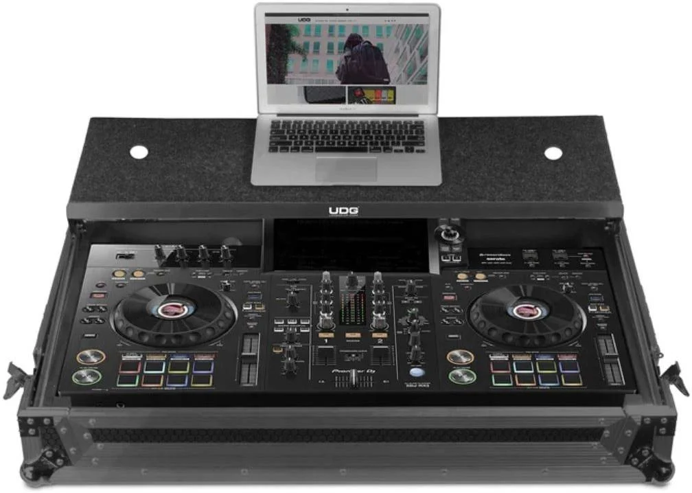کیف حمل و نقل UDG Ultimate XDJ-RX3، به همراه جایگاه لپتاپ + چرخ، پنل دسترسی جلویی قابل جابجایی، دستههای فنری سنگین، سینی لپتاپ قابل تنظیم، مشکی | U91075BL کیف حمل و نقل UDG Ultimate XDJ-RX3، به همراه جایگاه لپتاپ + چرخ، پنل دسترسی جلویی قابل جابجایی، دستههای فنری سنگین، سینی لپتاپ قابل تنظیم، مشکی | U91075BL