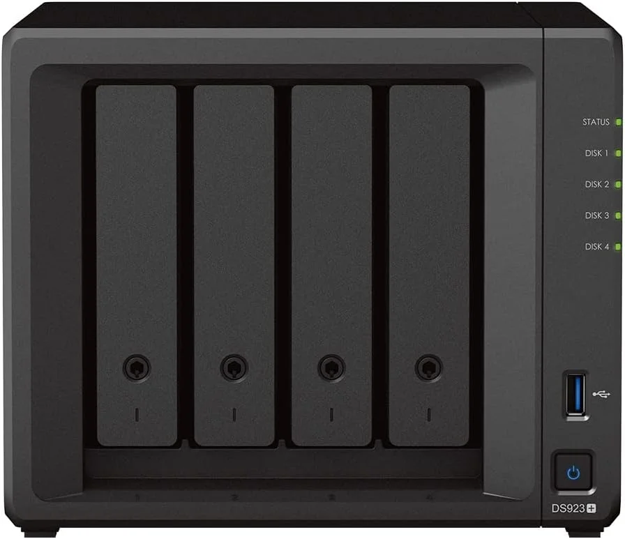 NAS ایستگاه دیسک ۴-Bay سینولوژی DS923+ (پردازنده AMD Ryzen™ R1600 دو هسته ای ۴ رشته ای، ۴ گیگابایت رم، ۲xRJ-45 پورت LAN گیگابیتی) باندل ۱۶ ترابایتی با ۴ عدد WD Red Plus ۴ ترابایتی