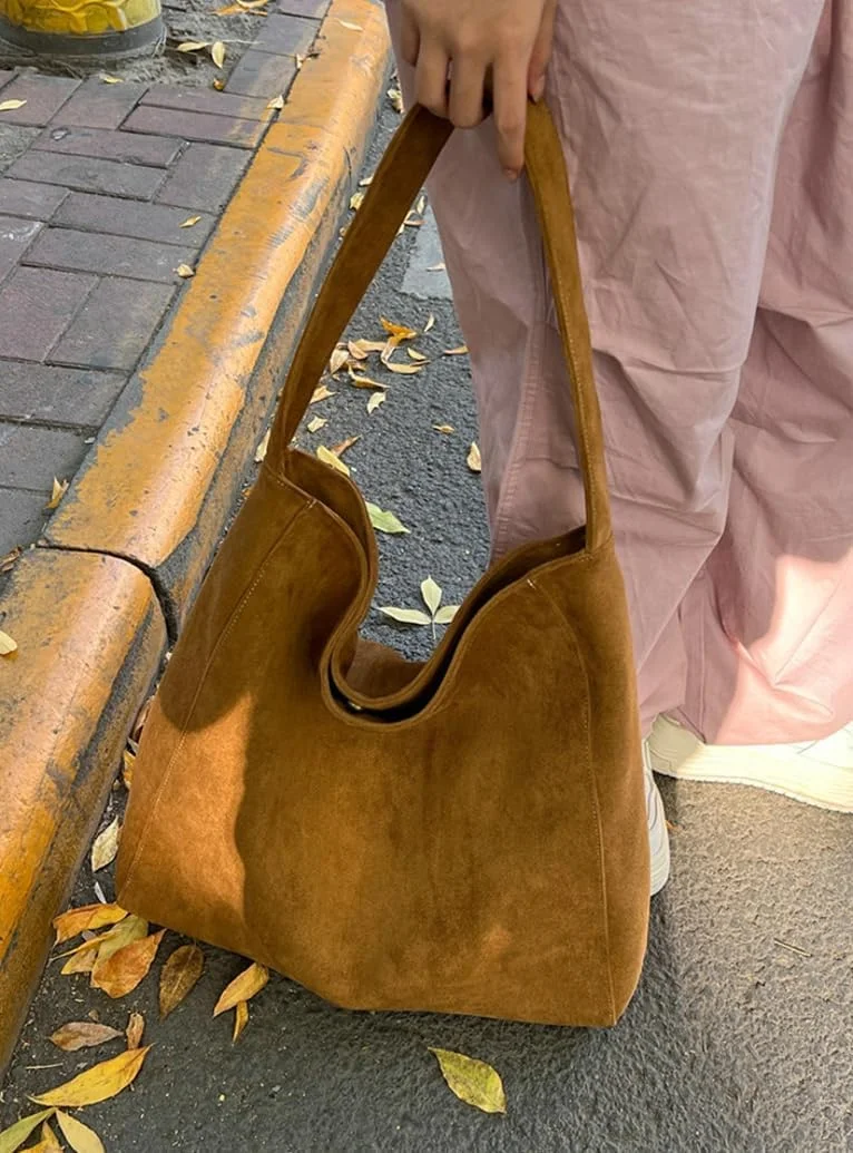 کیف دوشی مدل هلالی زنانه، کیف دستی کراس بادی، کیف دستی مخمل کبریتی کیف دوشی مدل هلالی زنانه، کیف دستی کراس بادی، کیف دستی مخمل کبریتی