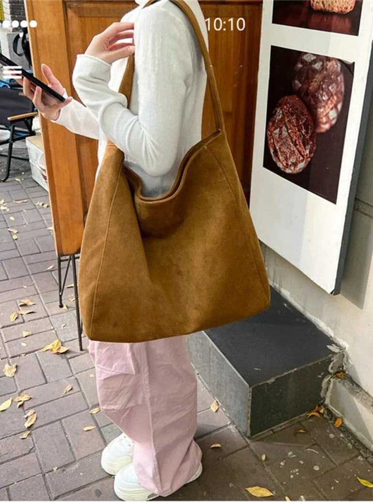 کیف دوشی مدل هلالی زنانه، کیف دستی کراس بادی، کیف دستی مخمل کبریتی کیف دوشی مدل هلالی زنانه، کیف دستی کراس بادی، کیف دستی مخمل کبریتی