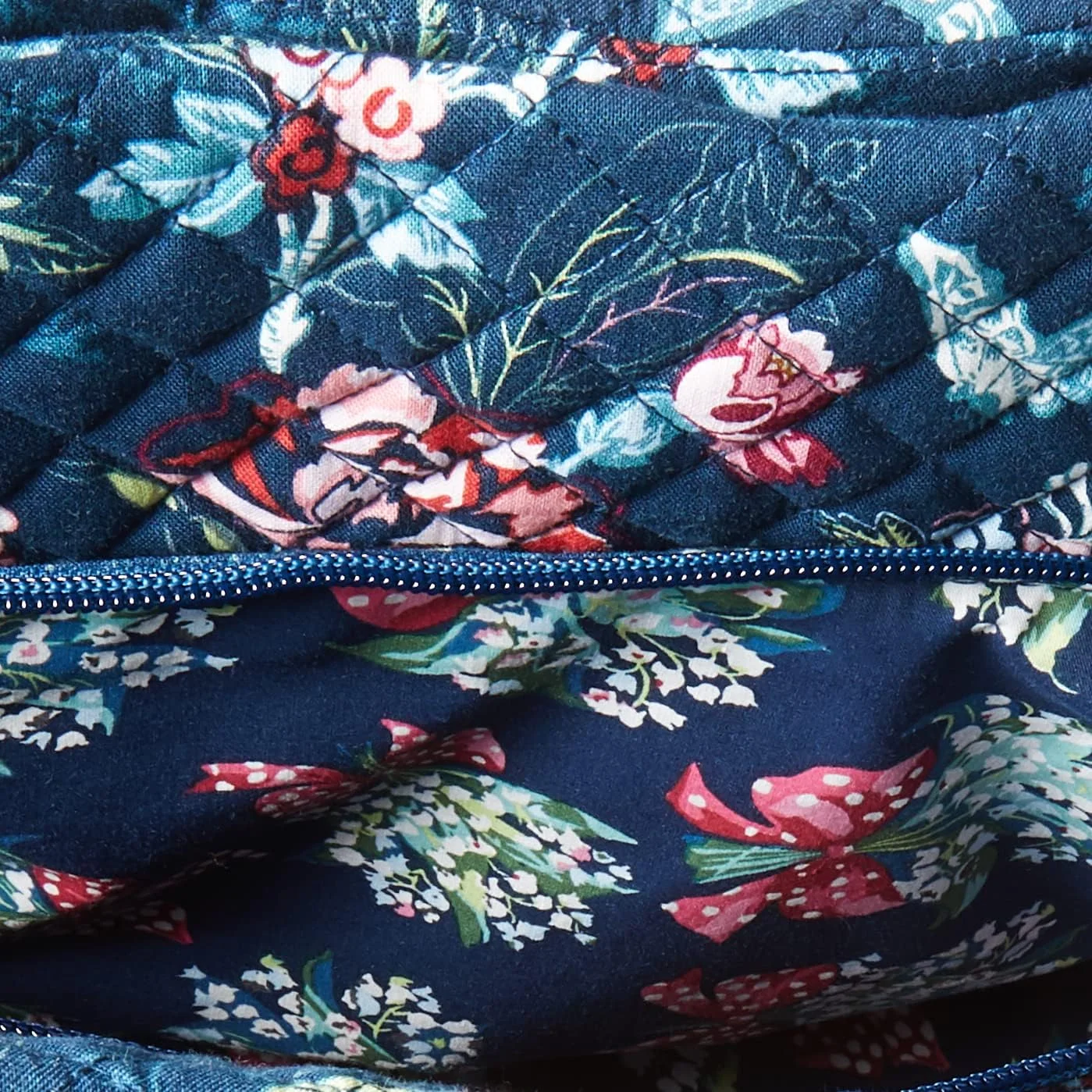 کیف دستی زنانه ویرا بردلی، مدل ساتچل با محفظه‌های متعدد، جنس کتان