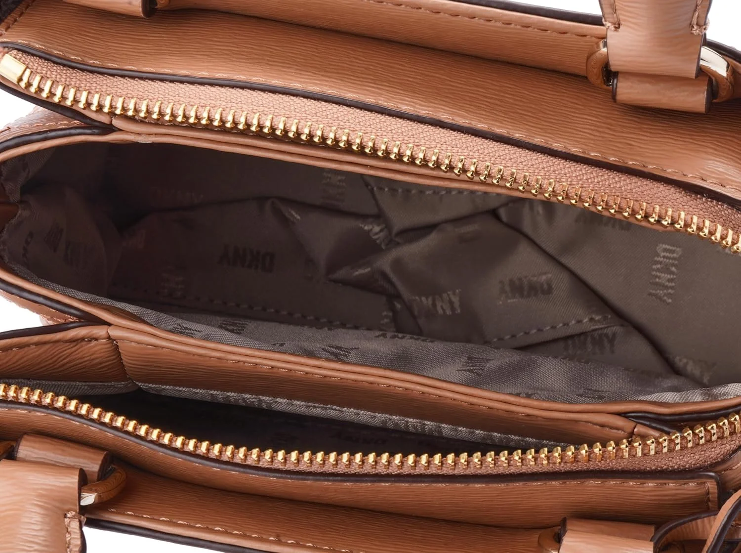 کیف دستی زنانه مدل Paige SM Satchel از DKNY، رنگ بادامی کیف دستی زنانه مدل Paige SM Satchel از DKNY، رنگ بادامی