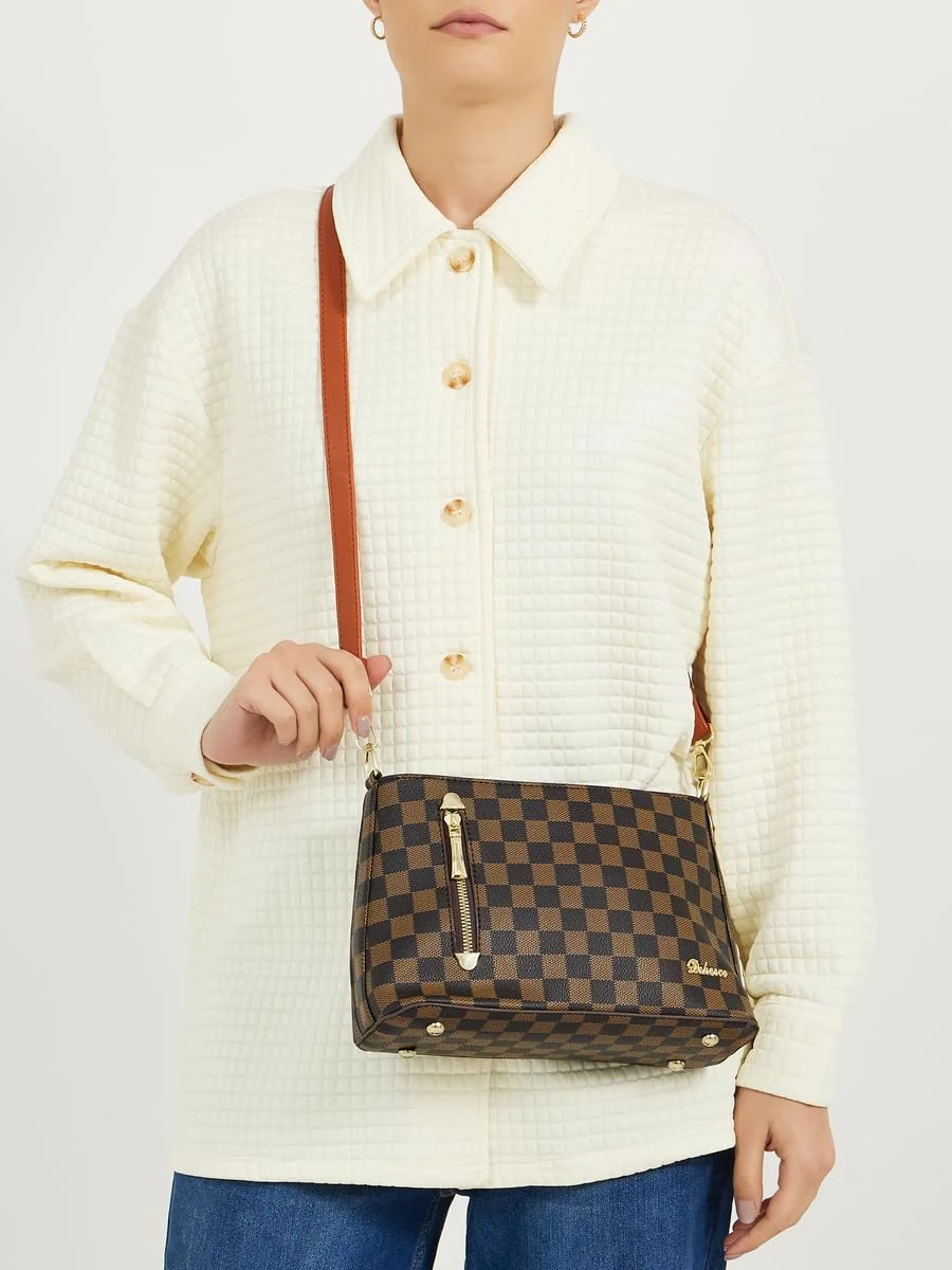 کیف دوشی زنانه استایلی با طرح چهارخانه و جیب زیپ دار، سایز One Size، قهوه ای