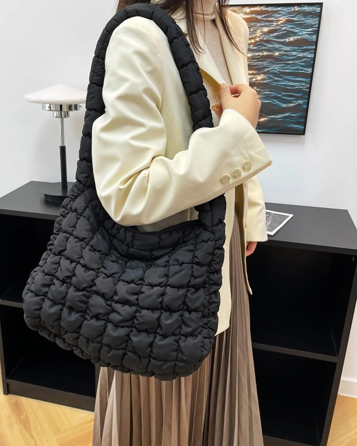 کیف دوشی زنانه ریجولی مدل پافر، کیف دستی نایلونی سبک و نرم کیف دوشی زنانه ریجولی مدل پافر، کیف دستی نایلونی سبک و نرم