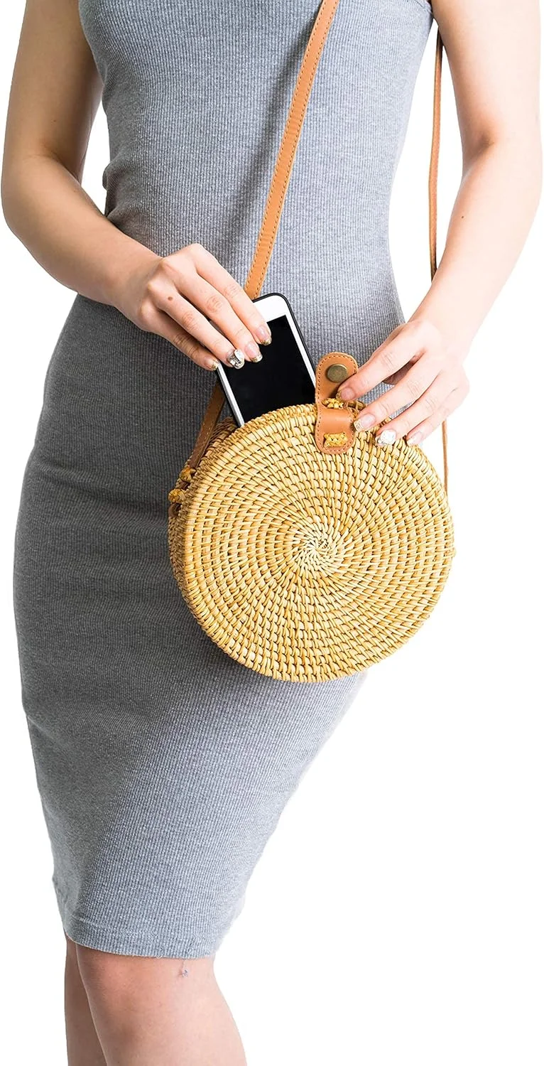 کیف دستی حصیری گرد بافته شده طبیعی NEO با بند چرمی دوشی، شیک و دستی