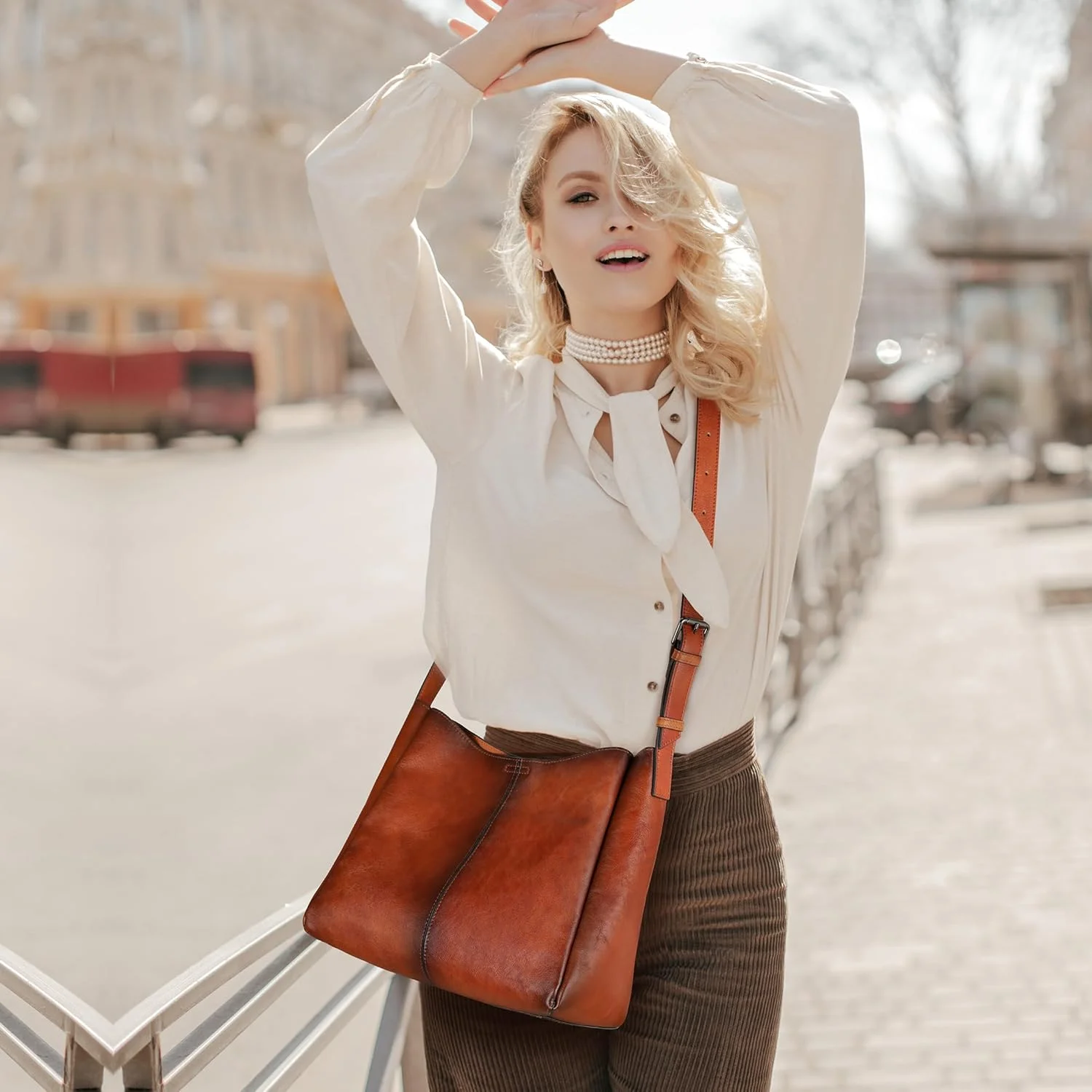 کیف دوشی چرمی نرم HESHE زنانه، کیف سطلی جادار، کیف مسافرتی متوسط کیف دوشی چرمی نرم HESHE زنانه، کیف سطلی جادار، کیف مسافرتی متوسط