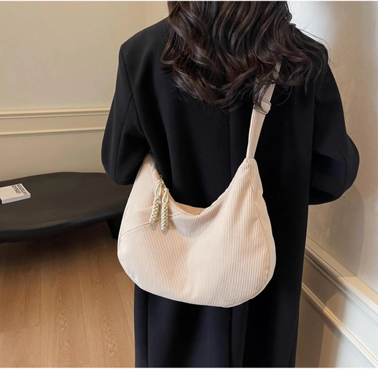 کیف دوشی هلالی، کیف بزرگ با بند قابل تنظیم، کیف مخمل کبریتی زنانه، مناسب کار، مسافرت، طراحی هلالی رنگ بژ کیف دوشی هلالی، کیف بزرگ با بند قابل تنظیم، کیف مخمل کبریتی زنانه، مناسب کار، مسافرت، طراحی هلالی رنگ بژ